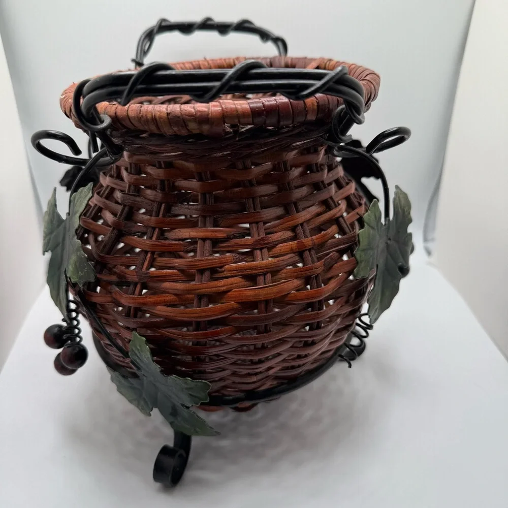 Vintage Woven Wicker Basket Metal Grape Vine Scrollwork Footed Planter Brown‎